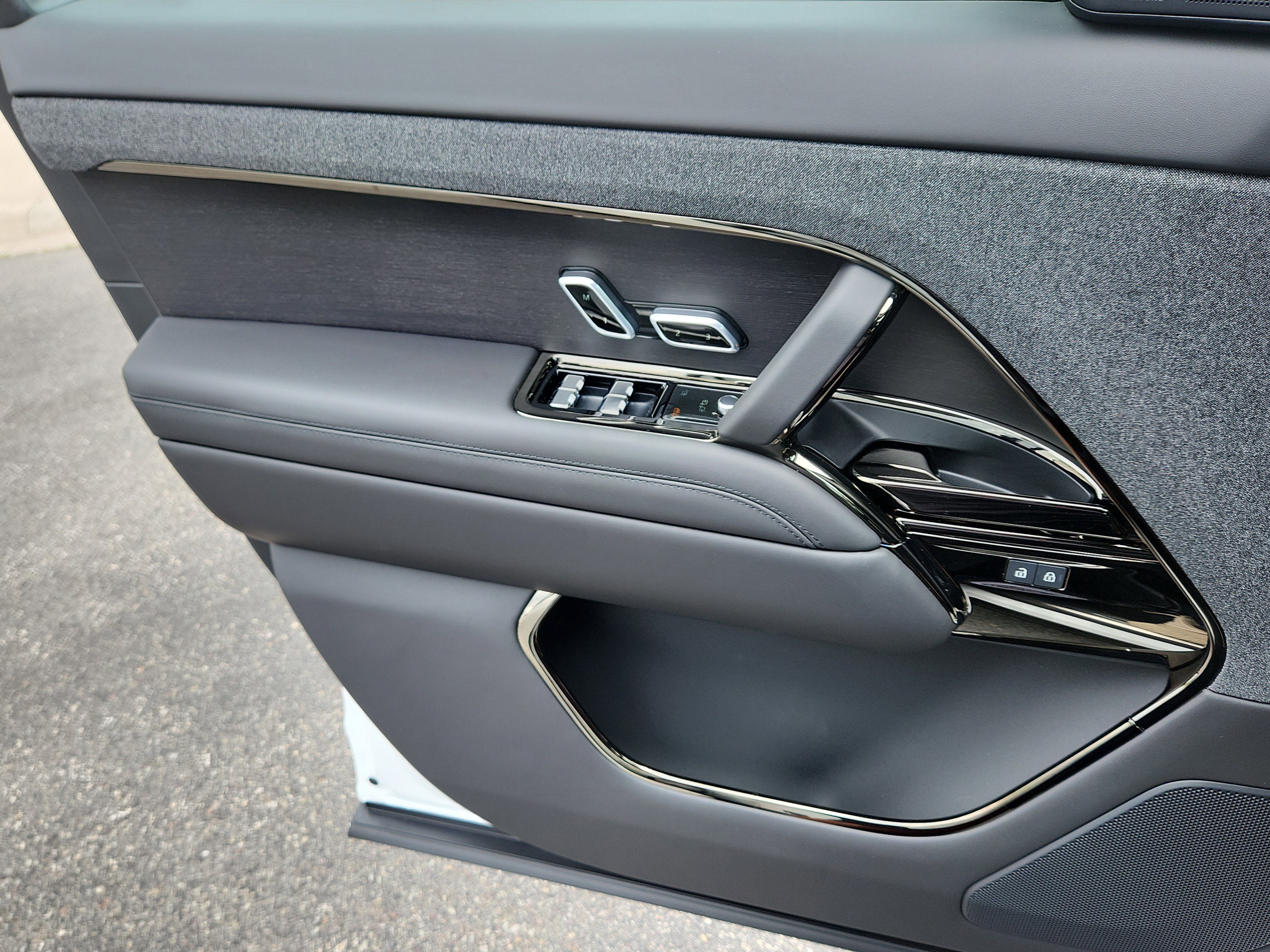 New 2025 Land Rover Range Rover Sport Autobiography image 8