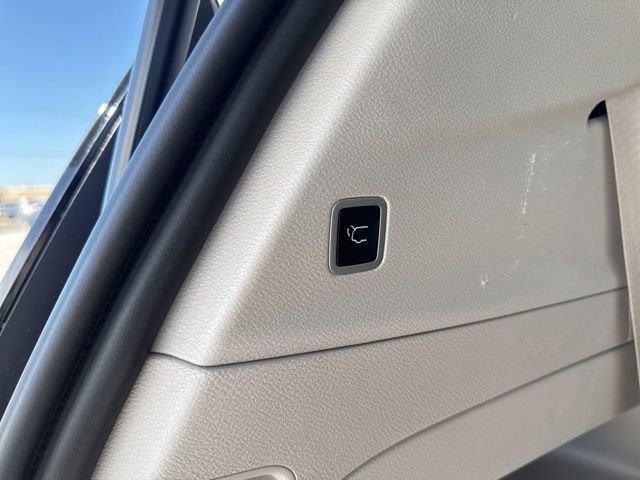 Used 2024 Chrysler Pacifica Touring-L image 19