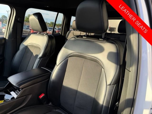 Used 2023 Jeep Grand Cherokee Altitude AWD/4WD image 3