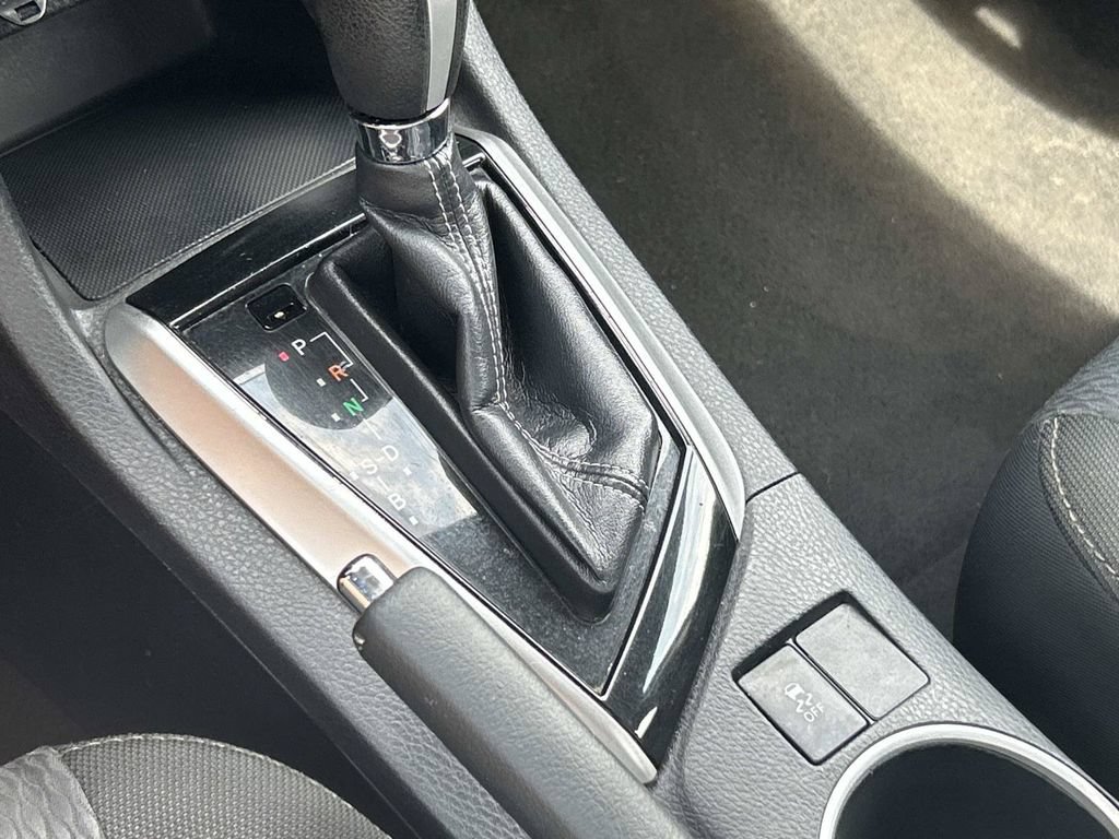 Used 2018 Toyota Corolla LE FWD image 40