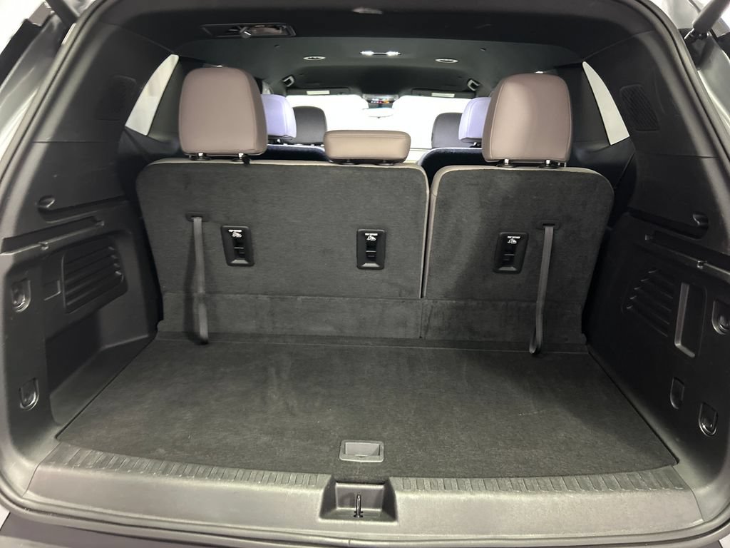 Used 2026 GMC Acadia Elevation w/ Elevation Premium Package FWD image 25