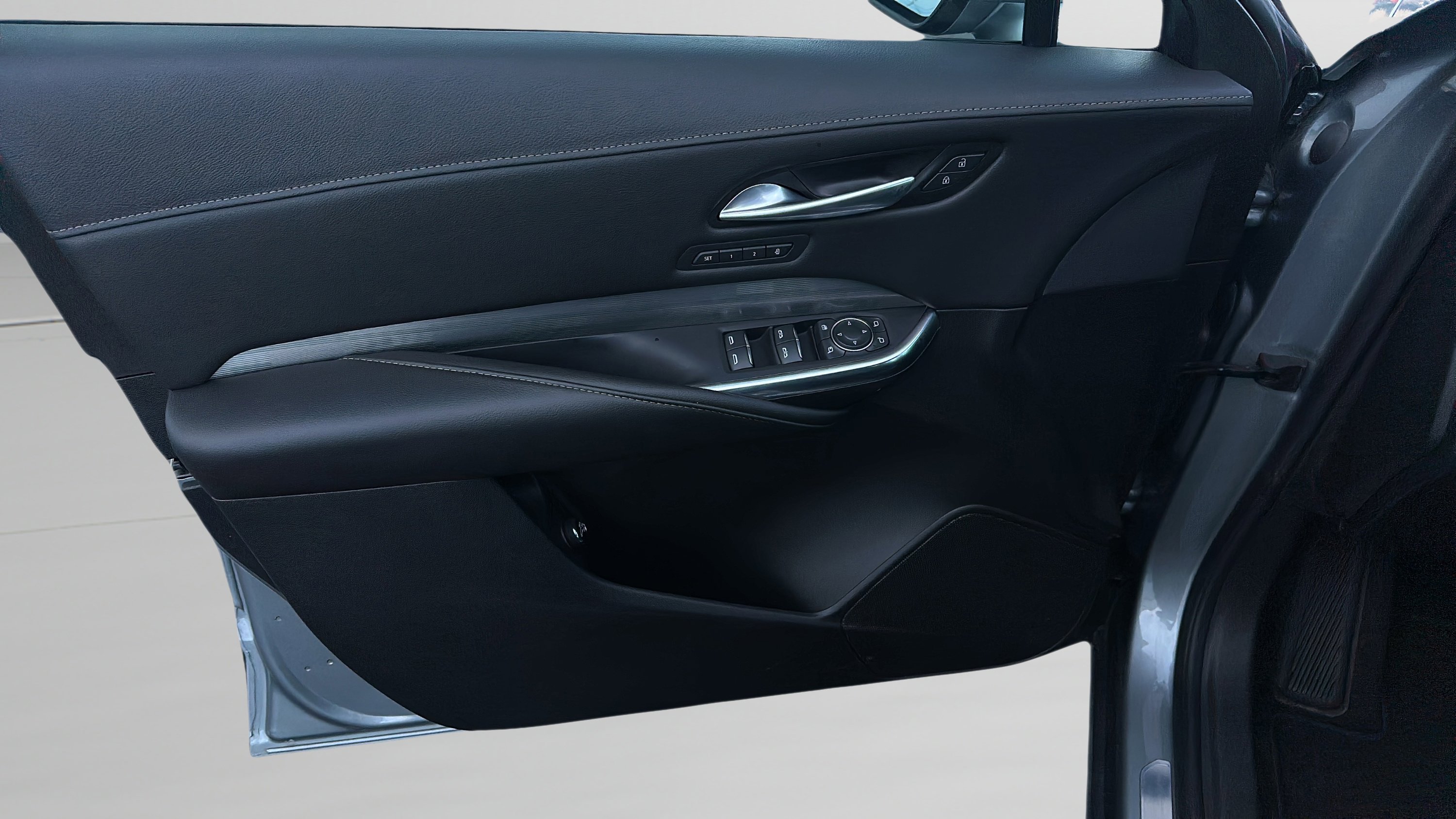 Used 2025 Cadillac XT4 Premium Luxury image 44