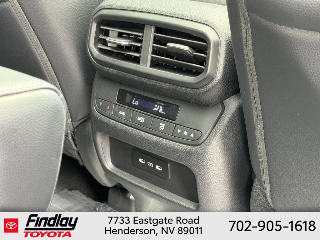 Used 2024 Honda Pilot Touring image 15