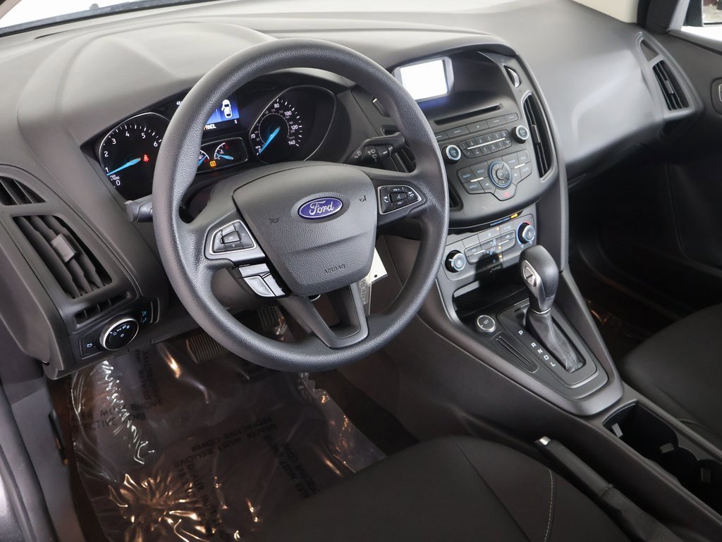 Used 2017 Ford Focus SE image 2