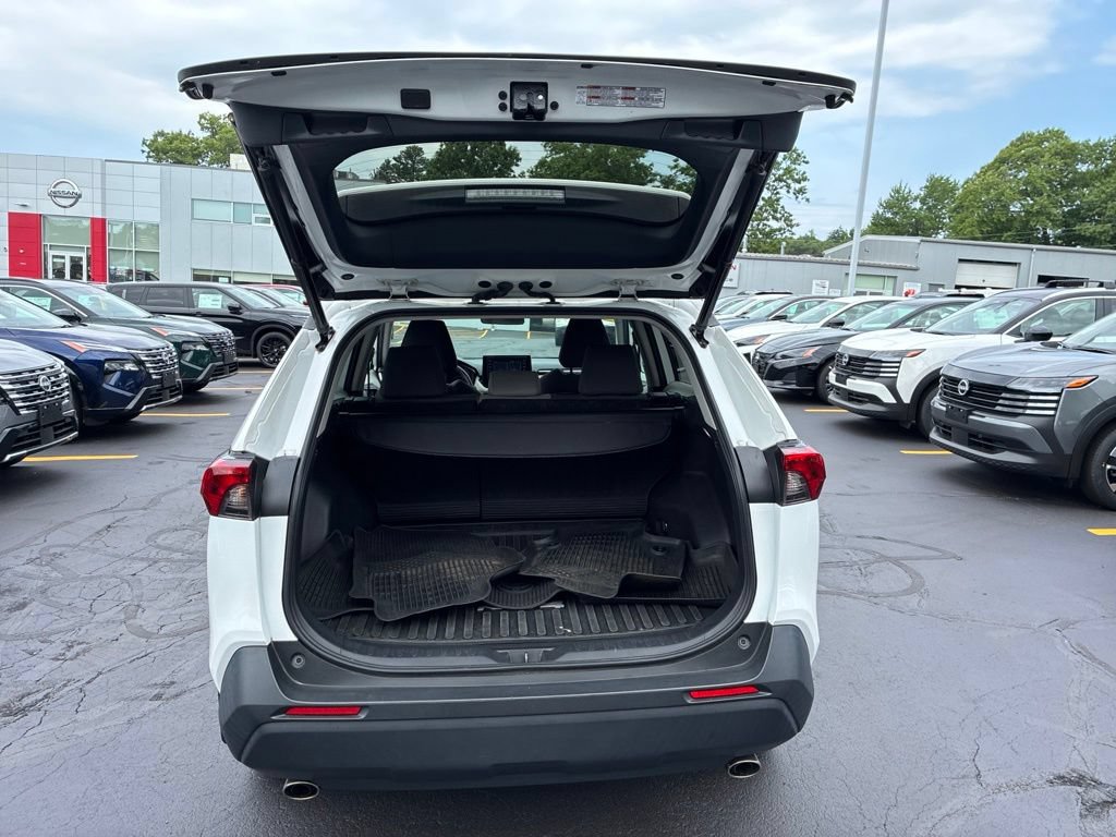 Used 2022 Toyota RAV4 XLE w/ Convenience Package AWD/4WD image 14