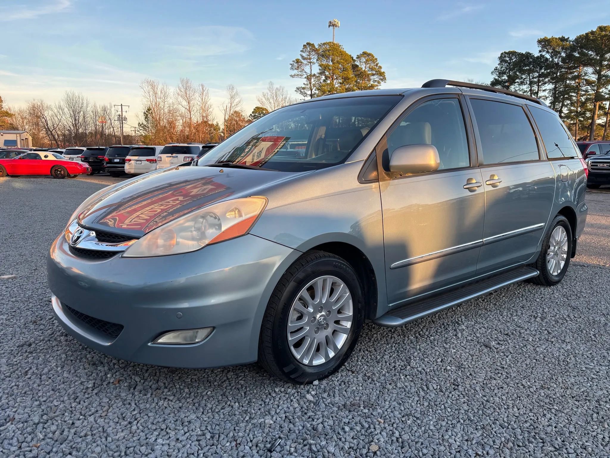 Used 2009 Toyota Sienna XLE image 3