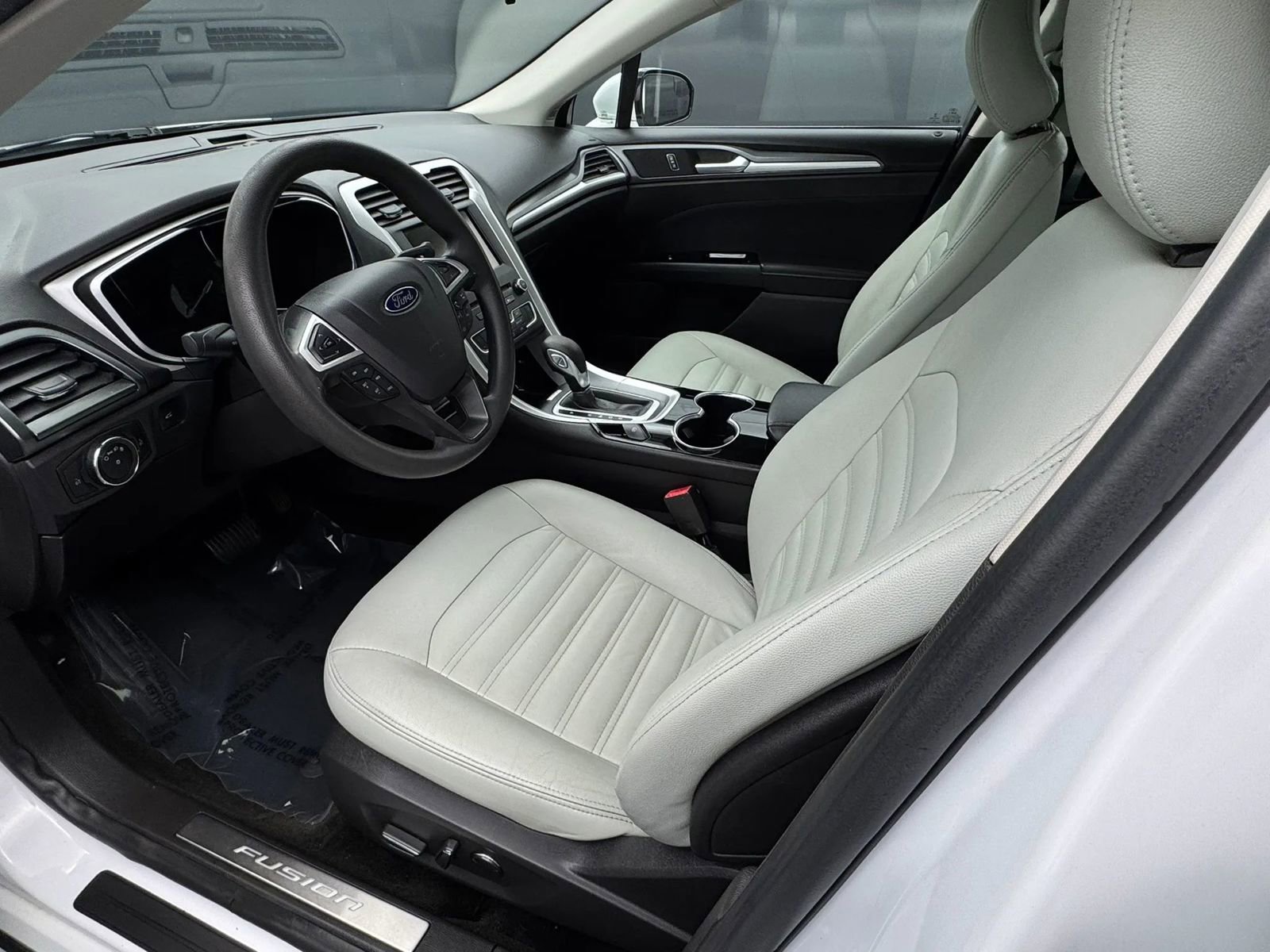 Used 2016 Ford Fusion SE image 10