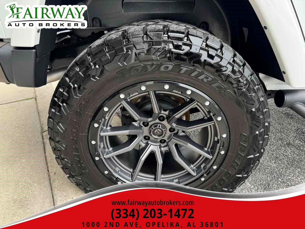 Used 2016 Jeep Wrangler Unlimited Sahara image 31