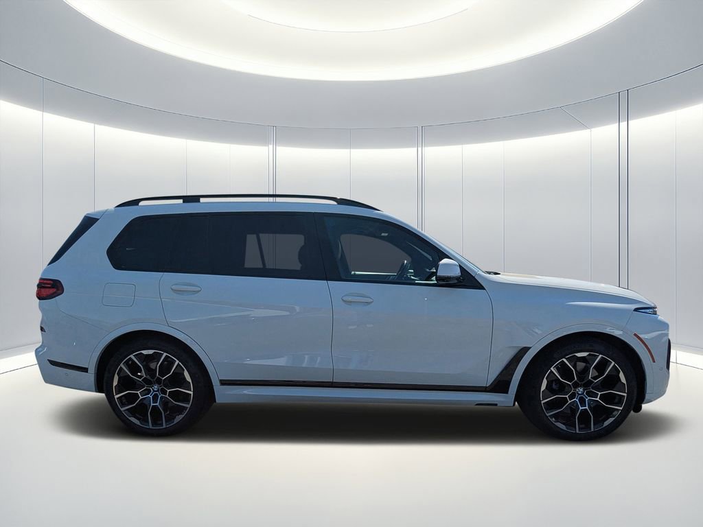 Used 2023 BMW X7 xDrive40i w/ M Sport Package AWD/4WD image 3