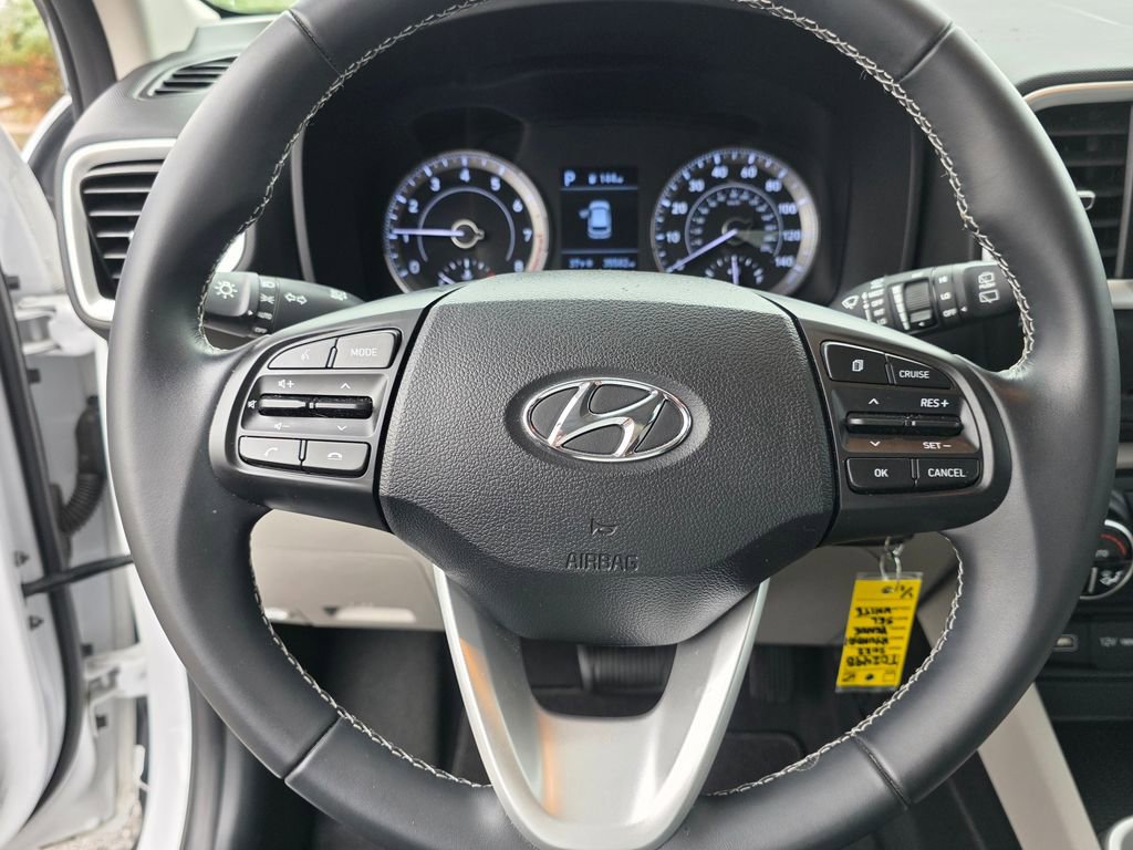 Used 2022 Hyundai Venue SEL image 16