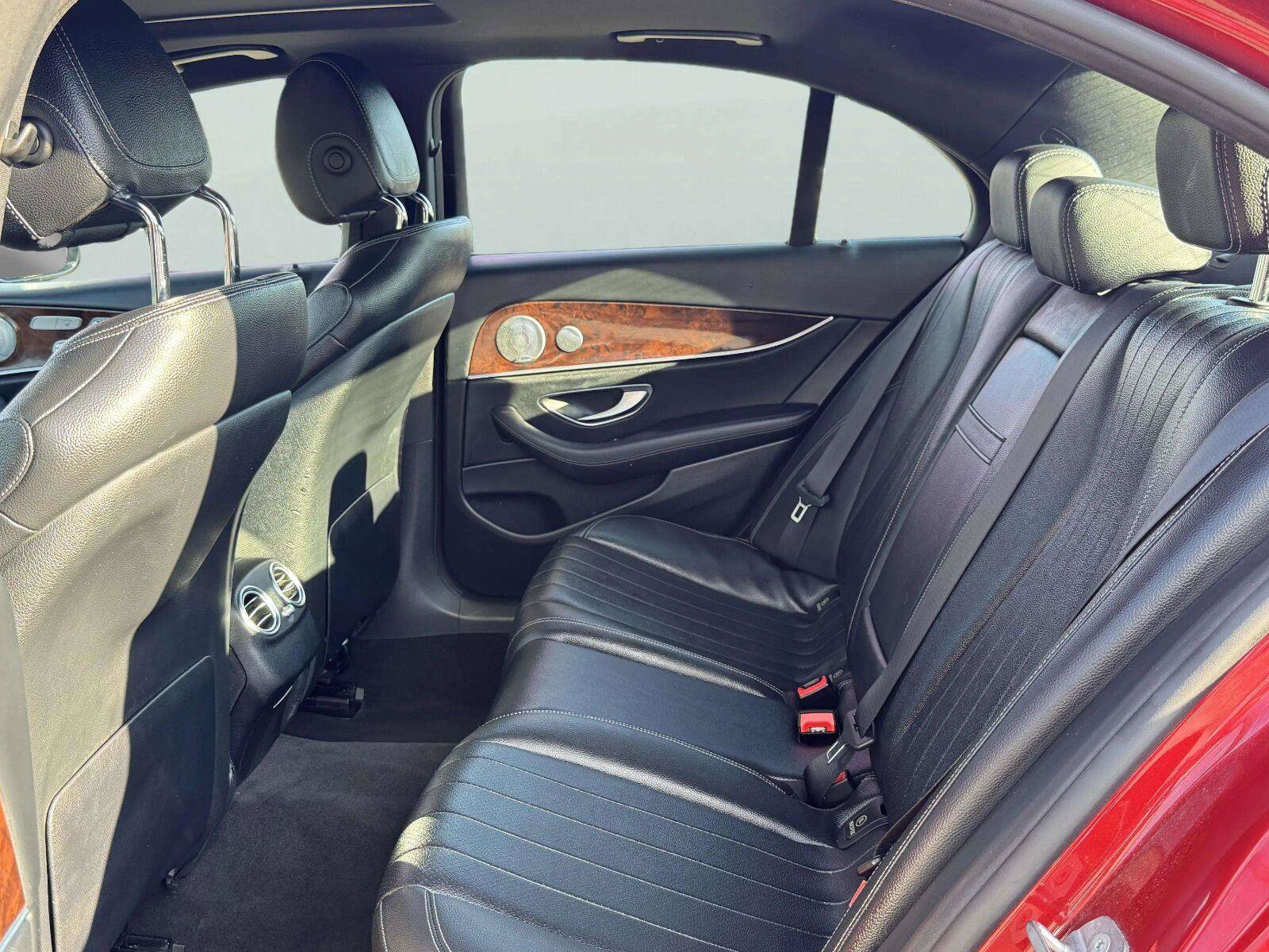 Used 2018 Mercedes-Benz E 300 4MATIC image 29