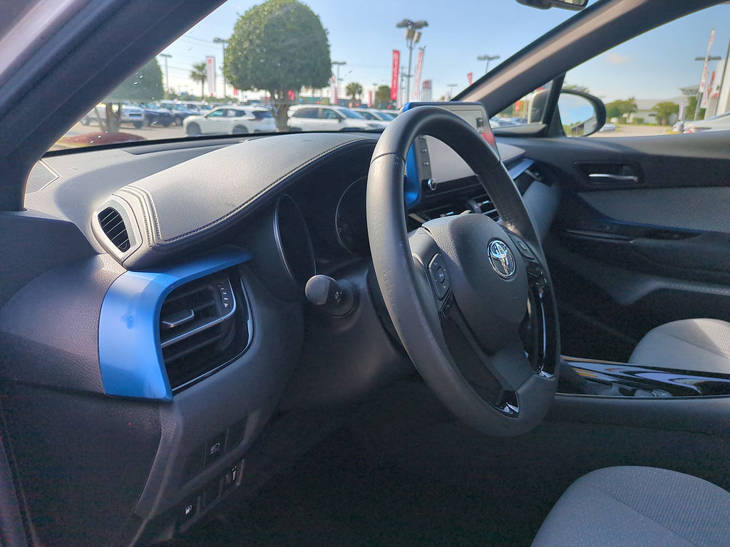 Used 2019 Toyota C-HR XLE FWD image 15
