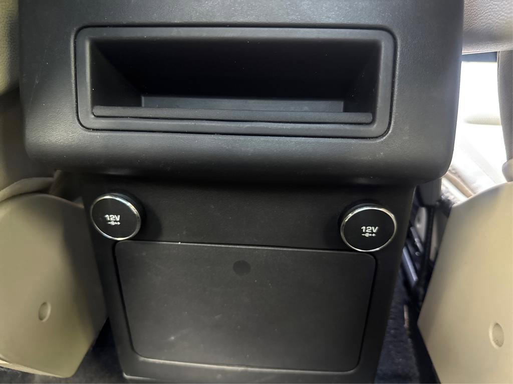 Used 2018 Land Rover Discovery SE AWD/4WD image 24
