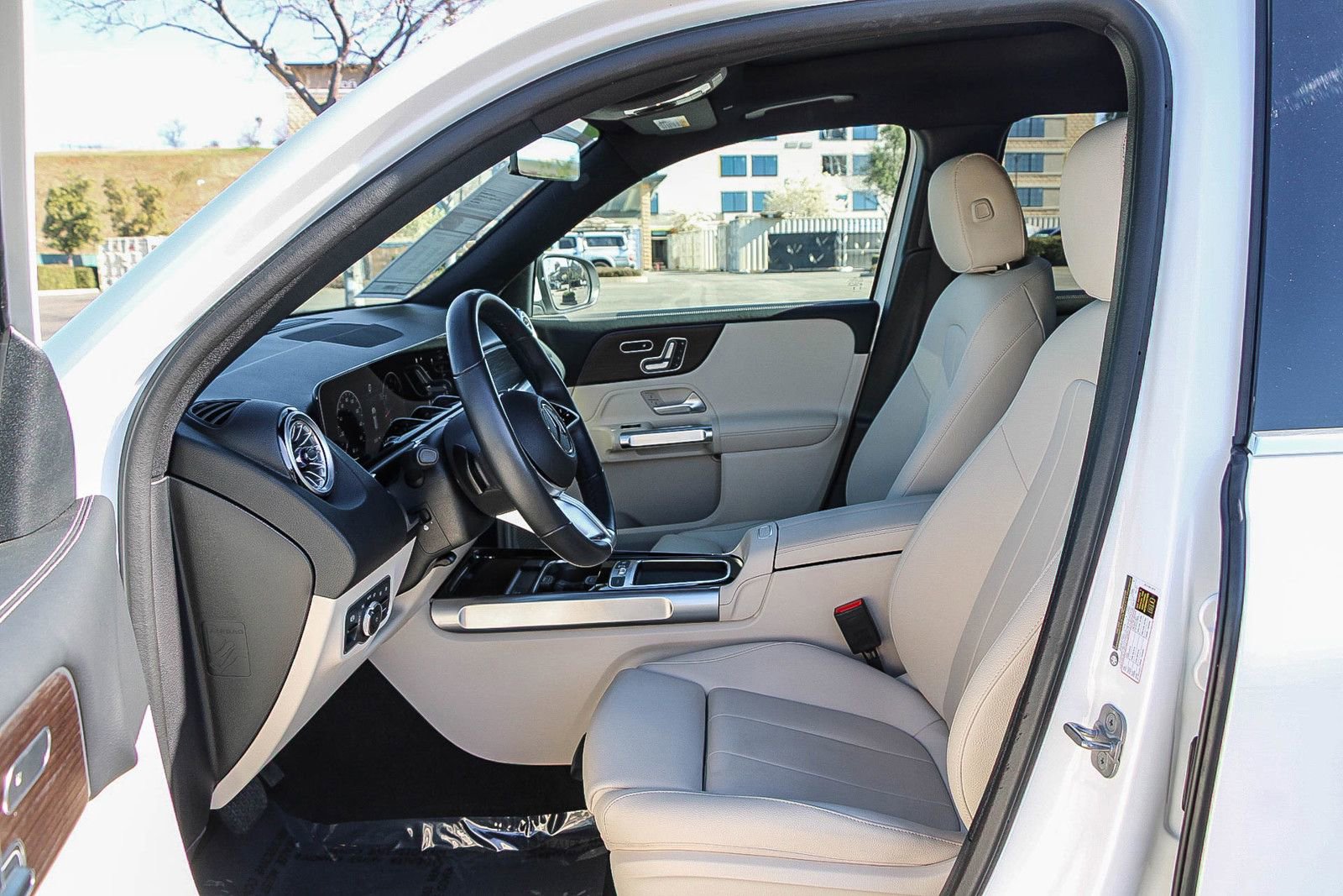 Certified 2025 Mercedes-Benz GLB 250 4MATIC image 17