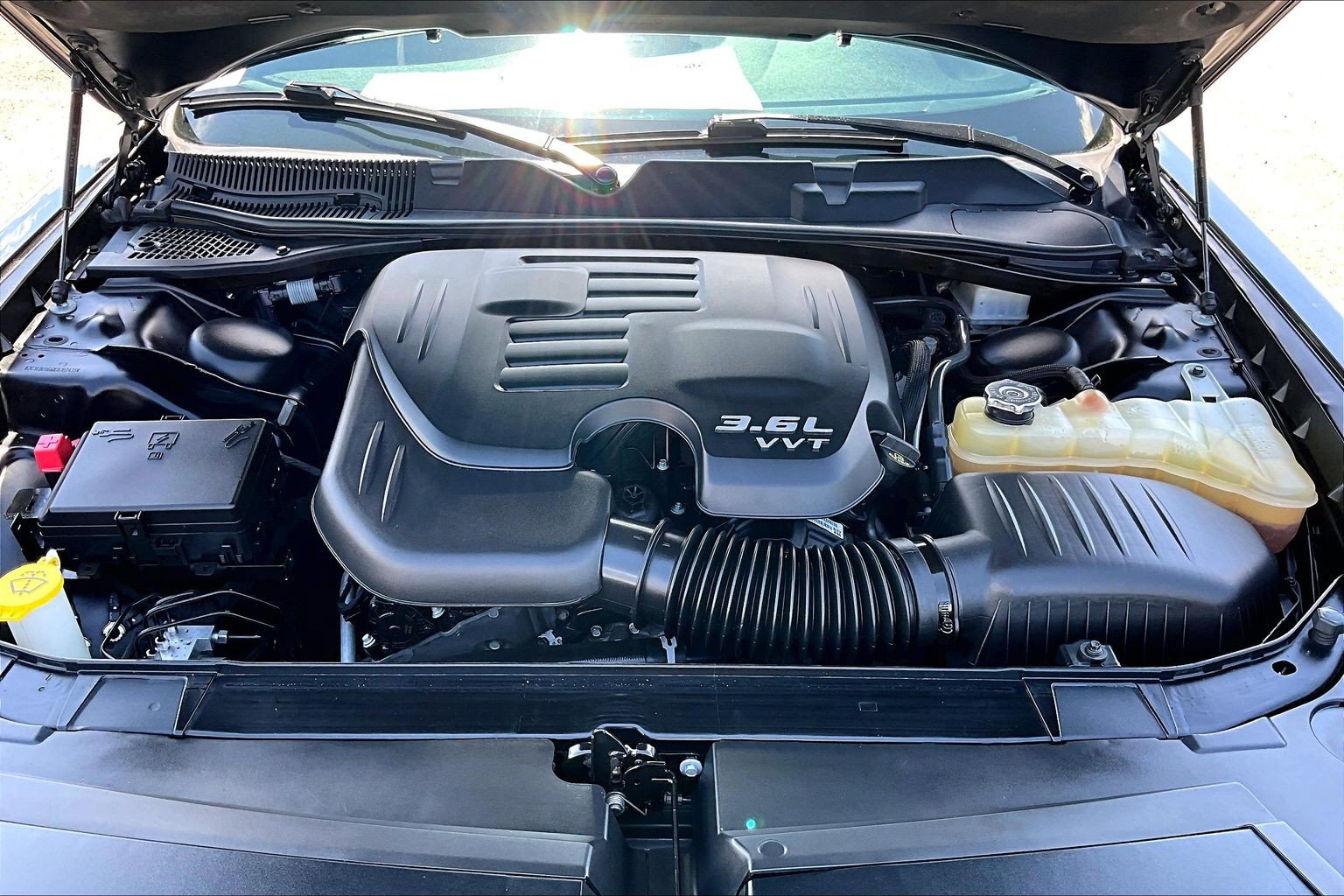 Used 2019 Dodge Challenger SXT RWD image 9
