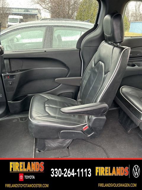 Used 2018 Chrysler Pacifica Limited image 15