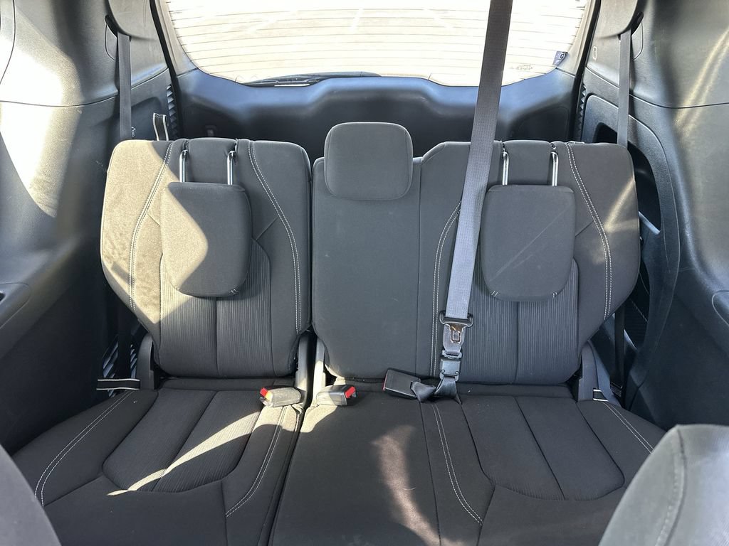 Used 2023 Chrysler Pacifica Touring FWD image 28