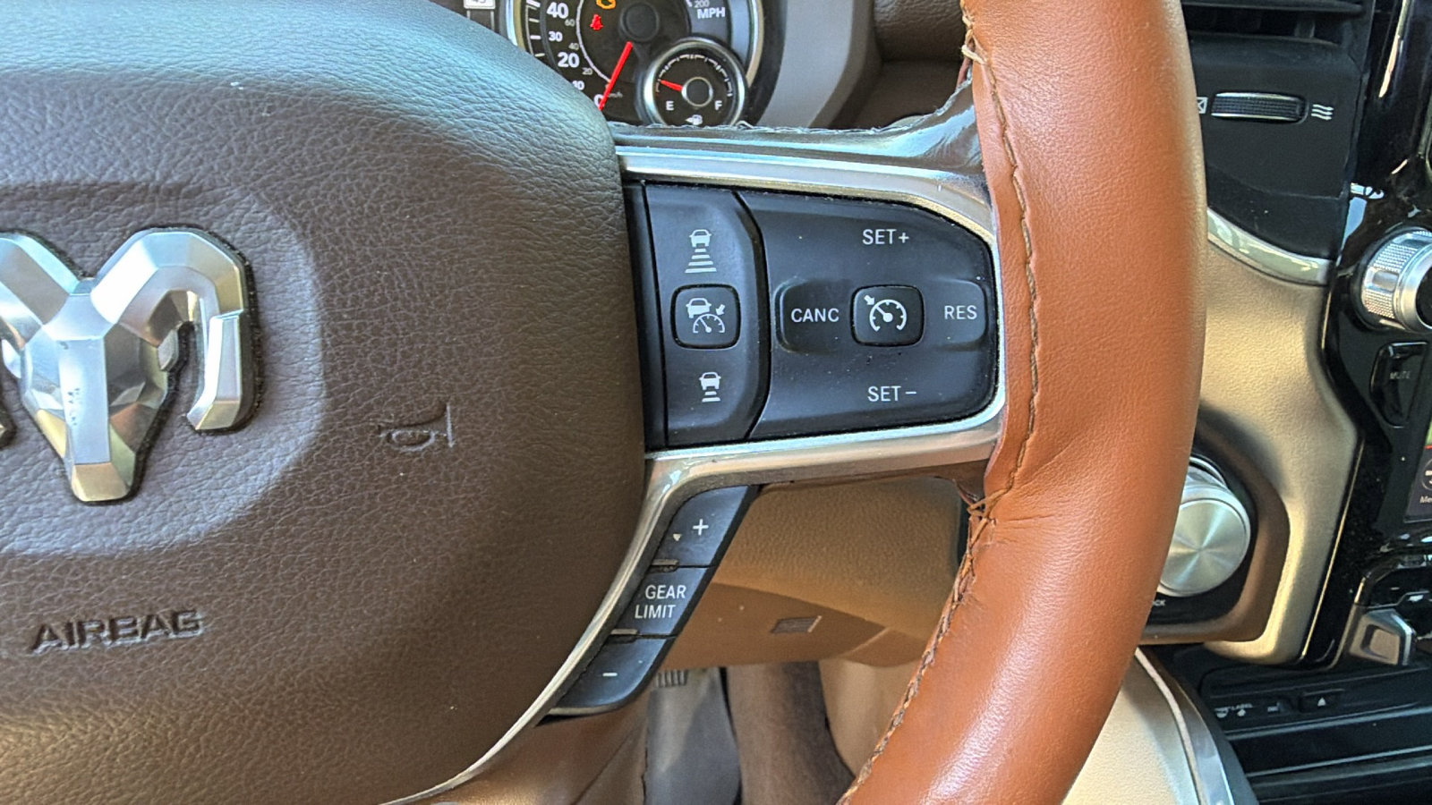 Used 2019 RAM 1500 Laramie AWD/4WD image 29