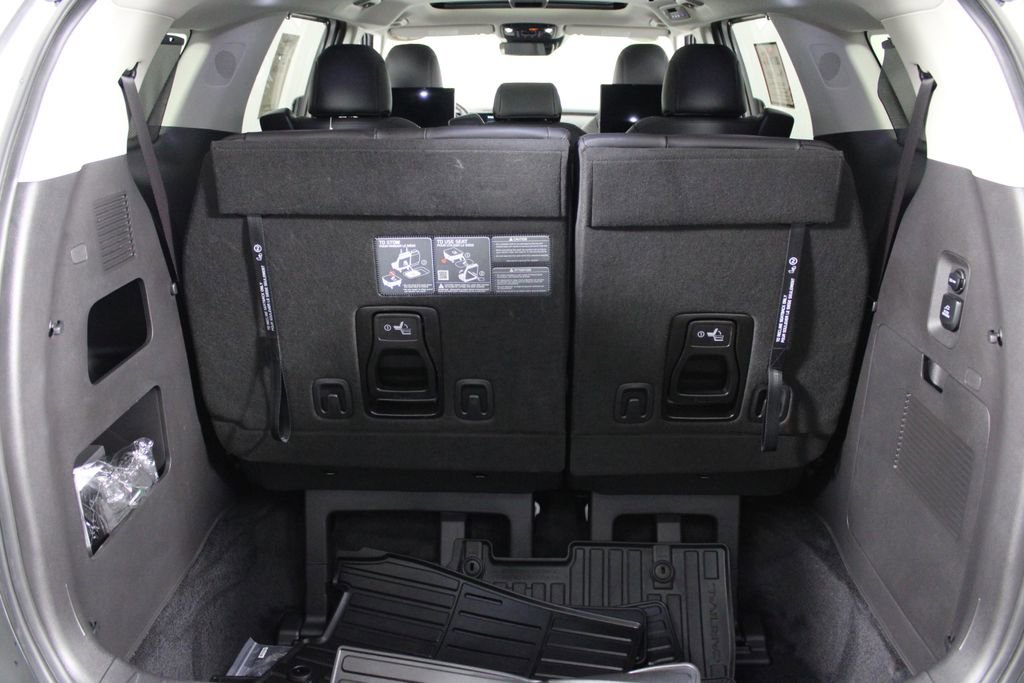 Used 2025 Kia Carnival SX image 17