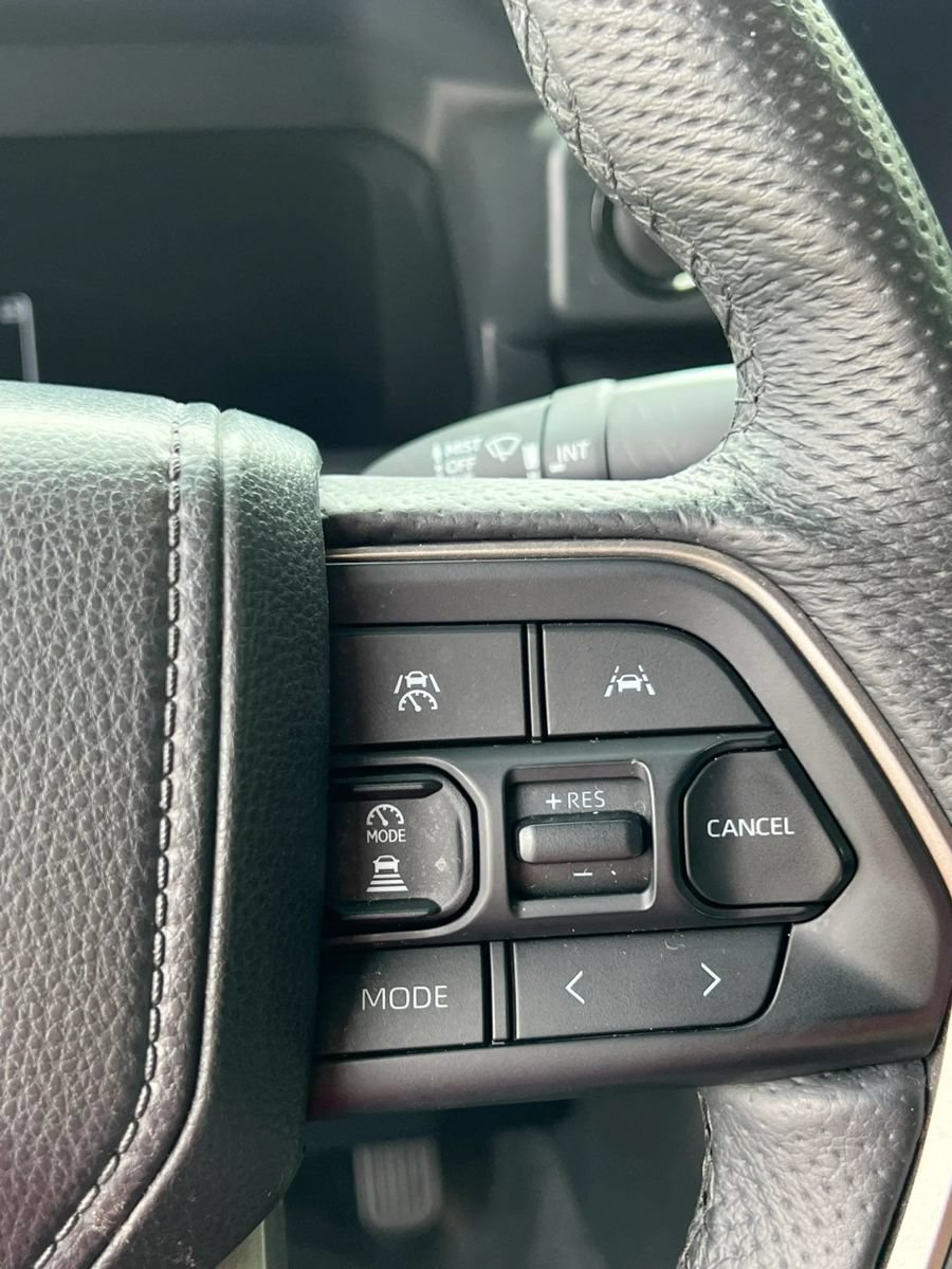 Used 2025 Toyota Tacoma Limited AWD/4WD image 14