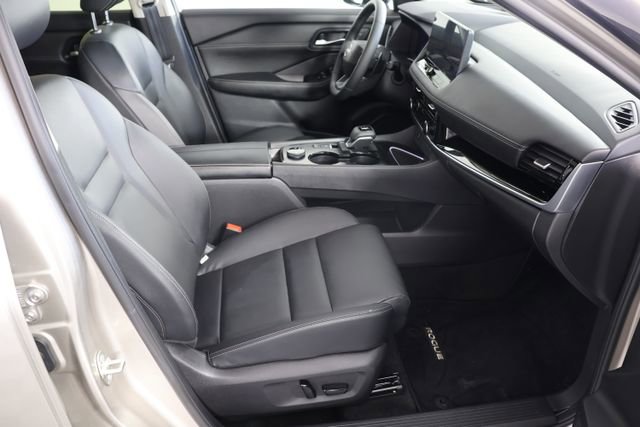 Used 2025 Nissan Rogue SL w/ SL Premium Package image 24