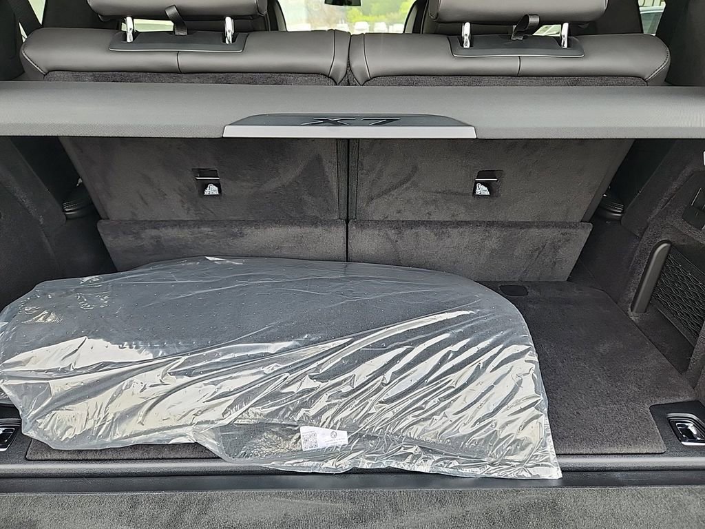 Used 2025 BMW X7 M60i image 17