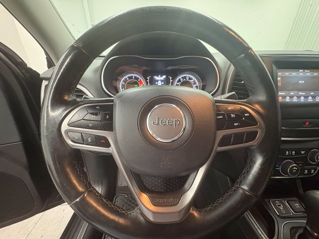 Used 2019 Jeep Cherokee Latitude w/ Cold Weather Group FWD image 20