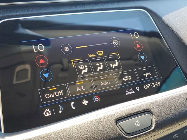 Used 2019 Cadillac XT4 Luxury w/ Cold Weather Package AWD/4WD image 22
