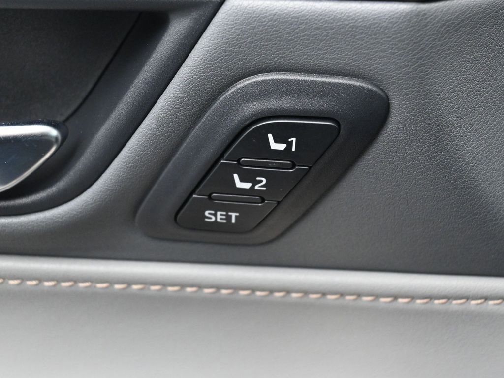 Certified 2024 Toyota Venza XLE image 16