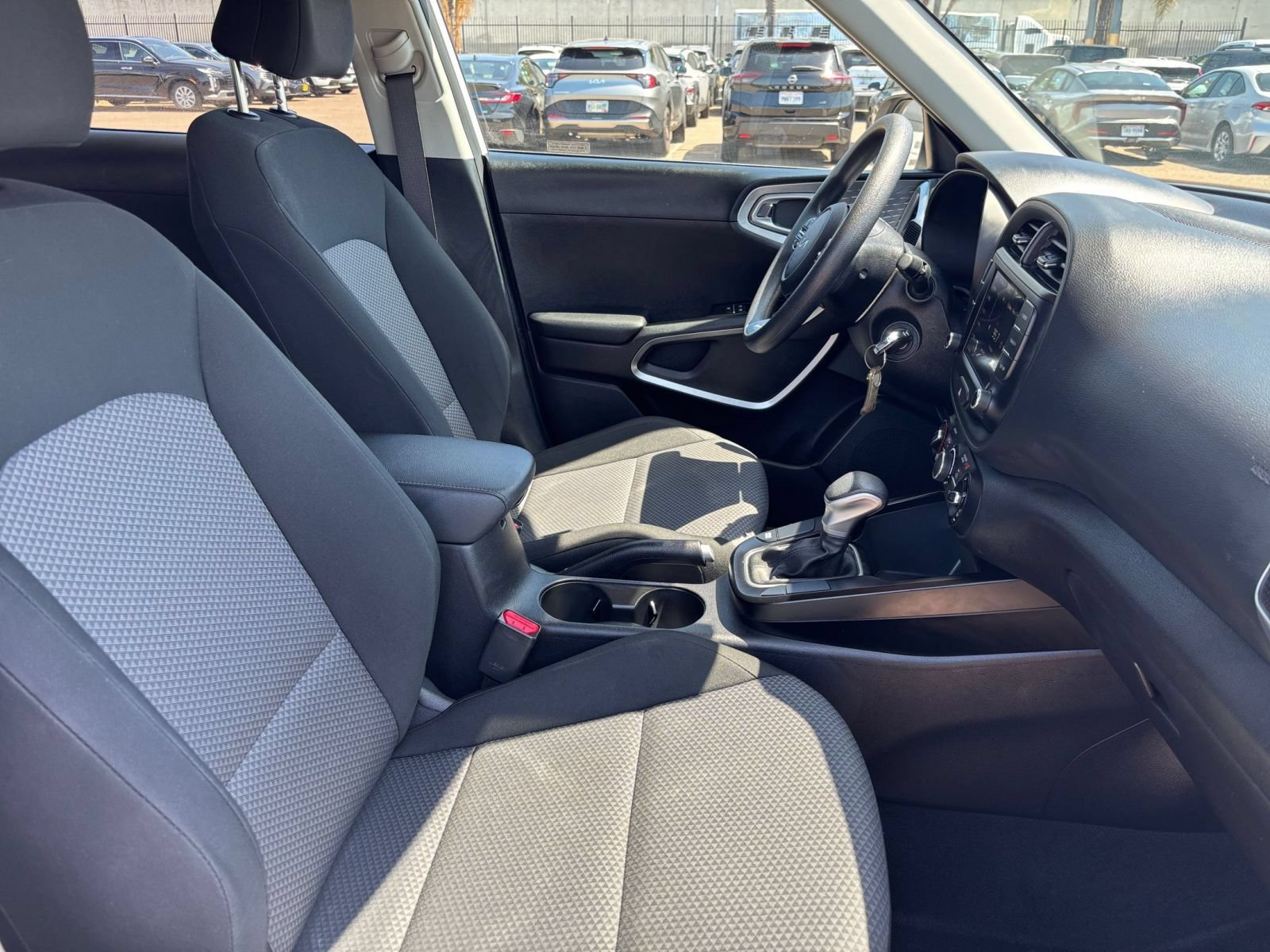 Used 2025 Kia Soul LX w/ LX Technology Package FWD image 33