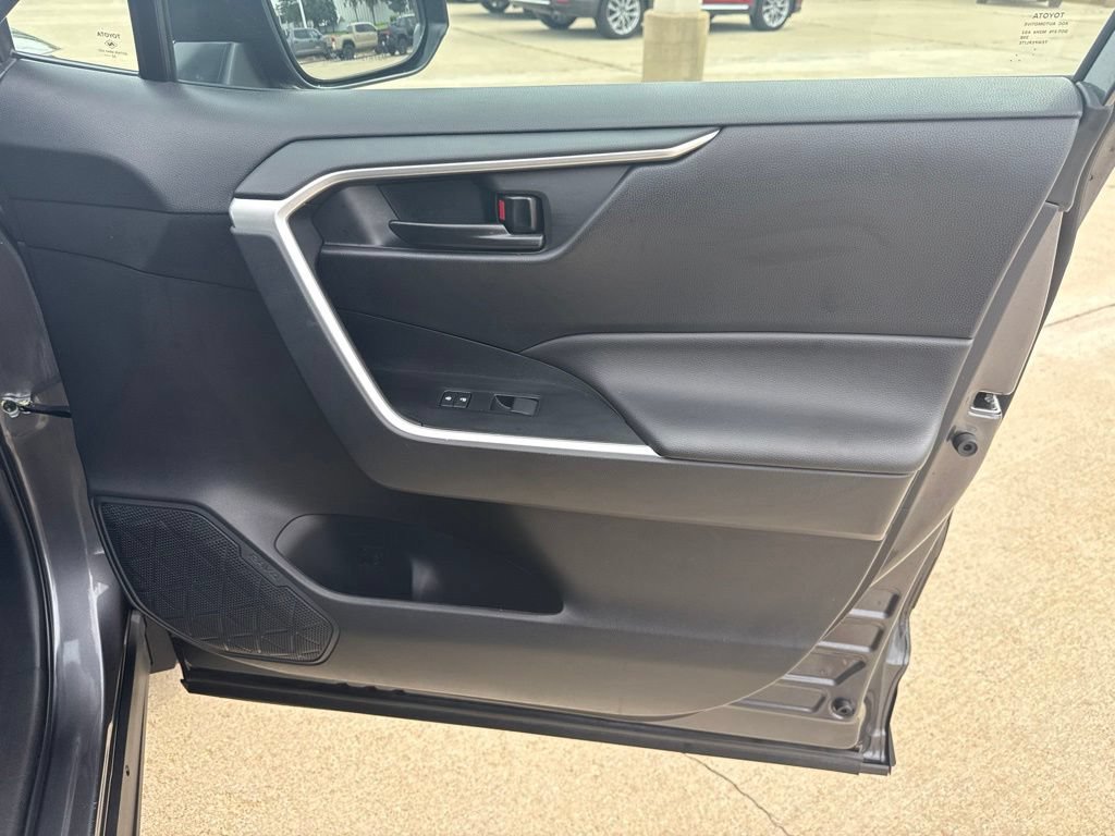 Certified 2022 Toyota RAV4 LE AWD/4WD image 22