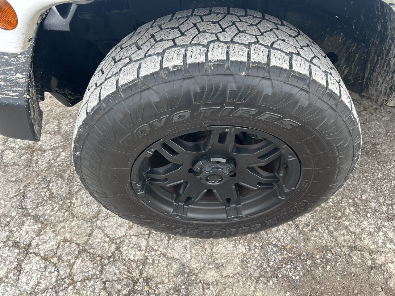 Used 2012 Jeep Wrangler Sahara image 9