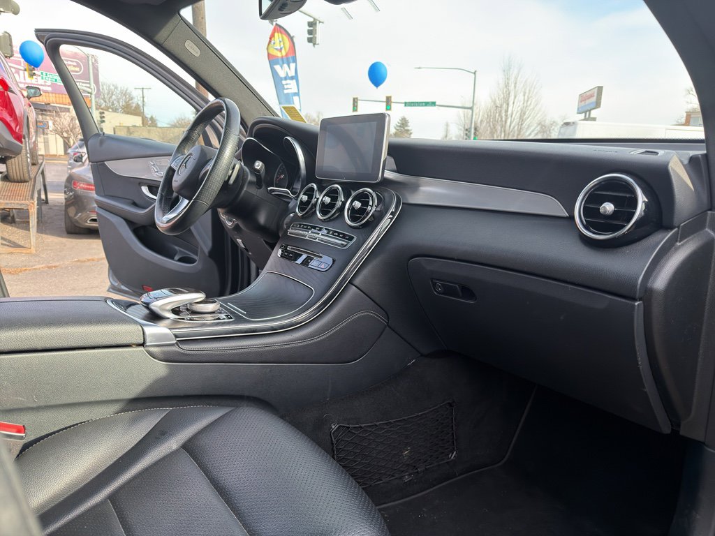 Used 2019 Mercedes-Benz GLC 350e 4MATIC image 17