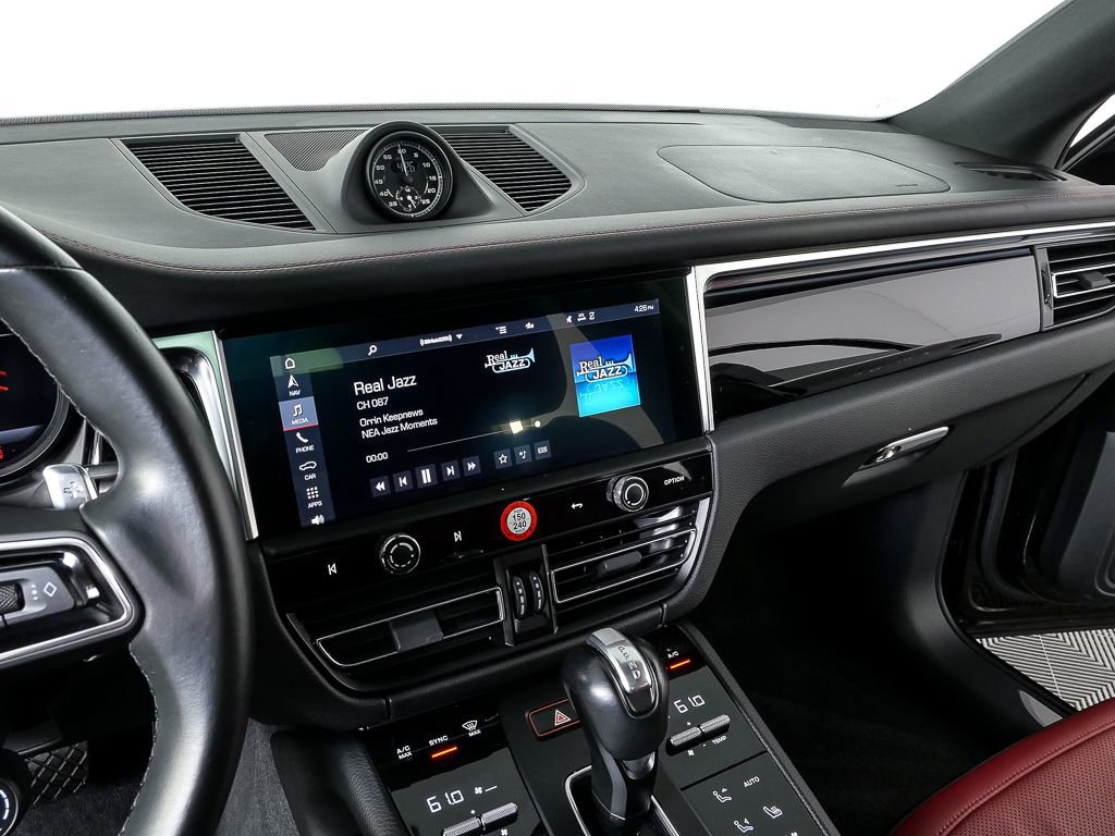 Certified 2023 Porsche Macan S AWD/4WD image 12