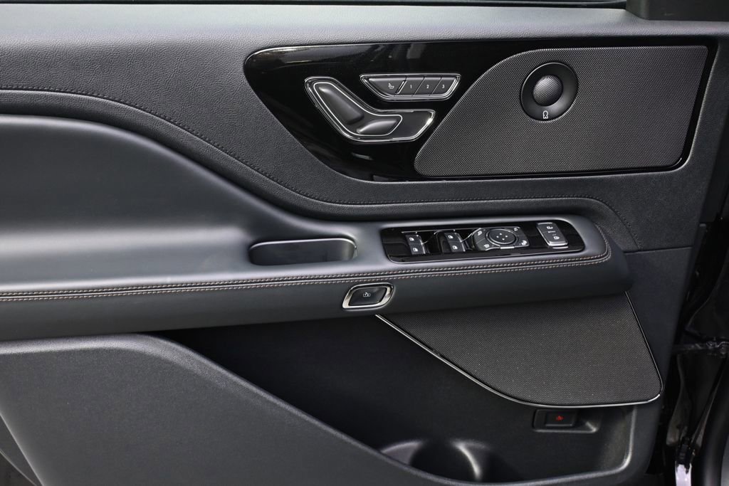 New 2026 Lincoln Aviator Reserve w/ Jet Appearance Package image 23