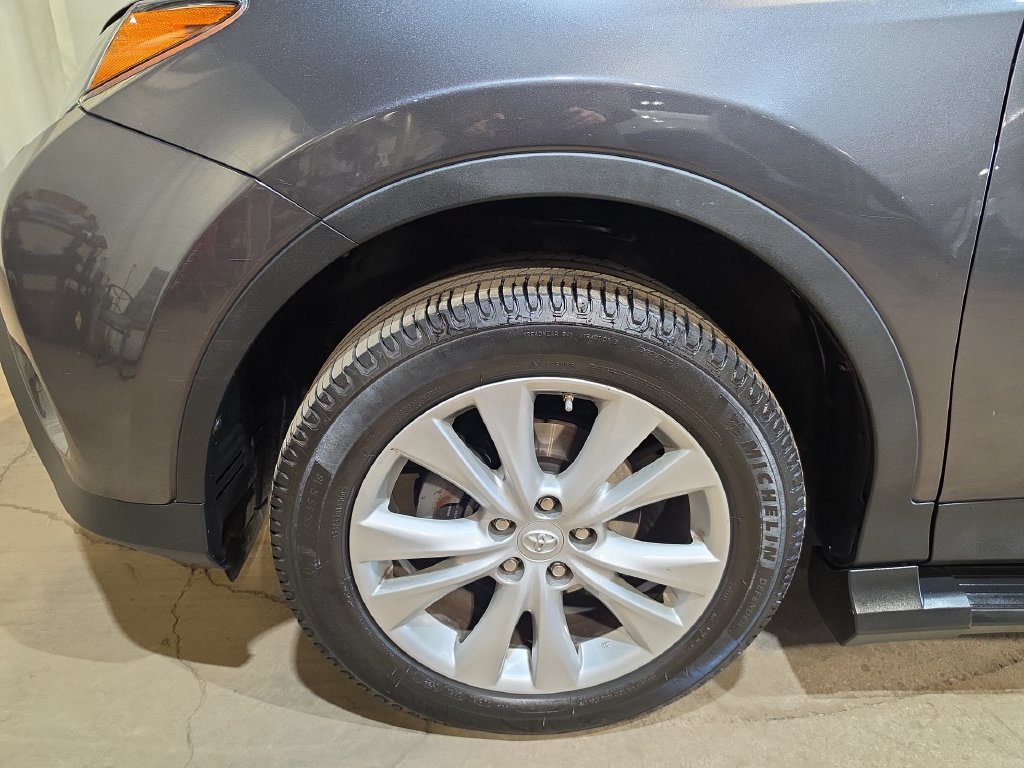 Used 2015 Toyota RAV4 Limited w/ Technology Package AWD/4WD image 19
