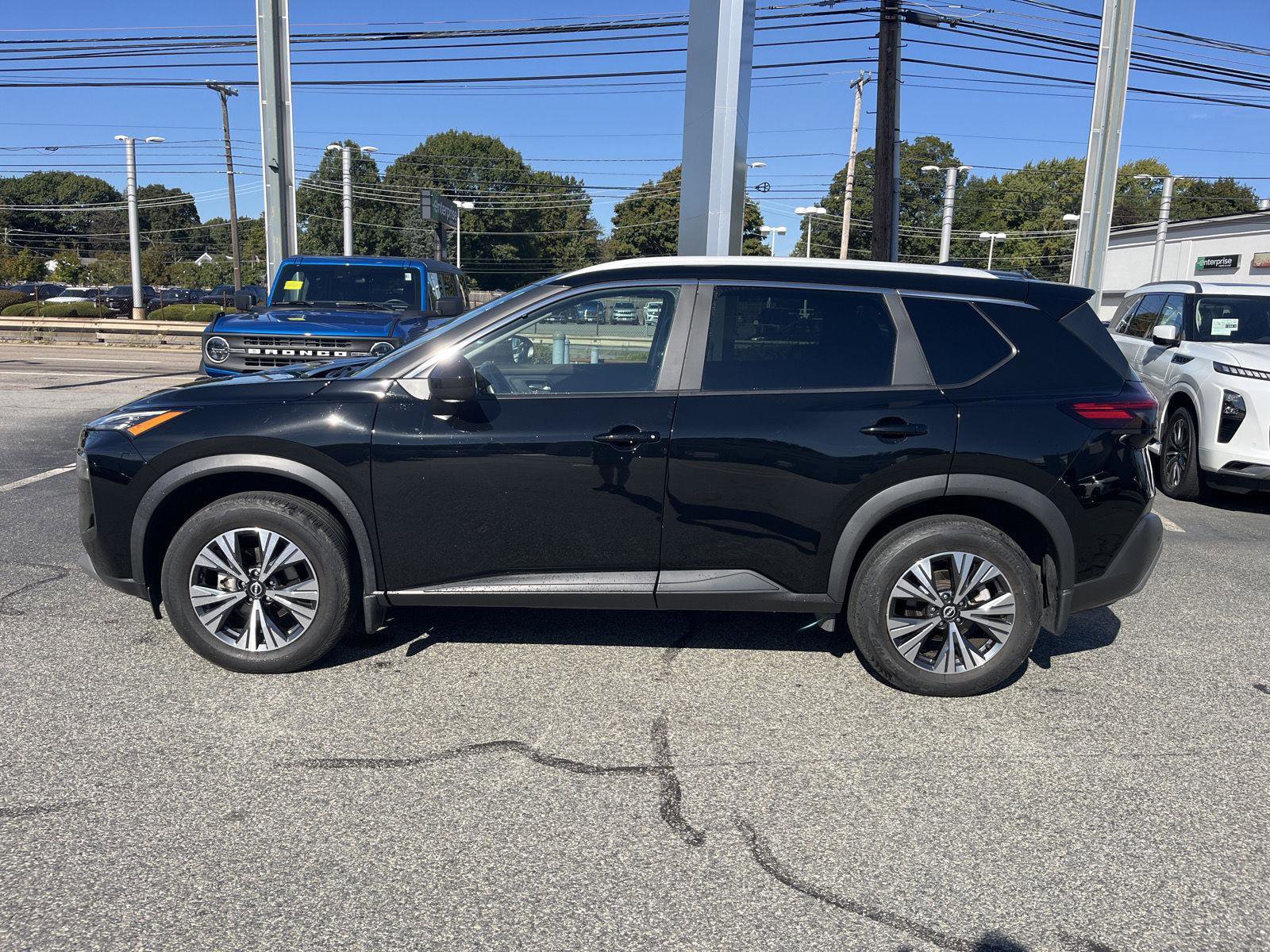 Used 2023 Nissan Rogue SV w/ SV Premium B Package image 6