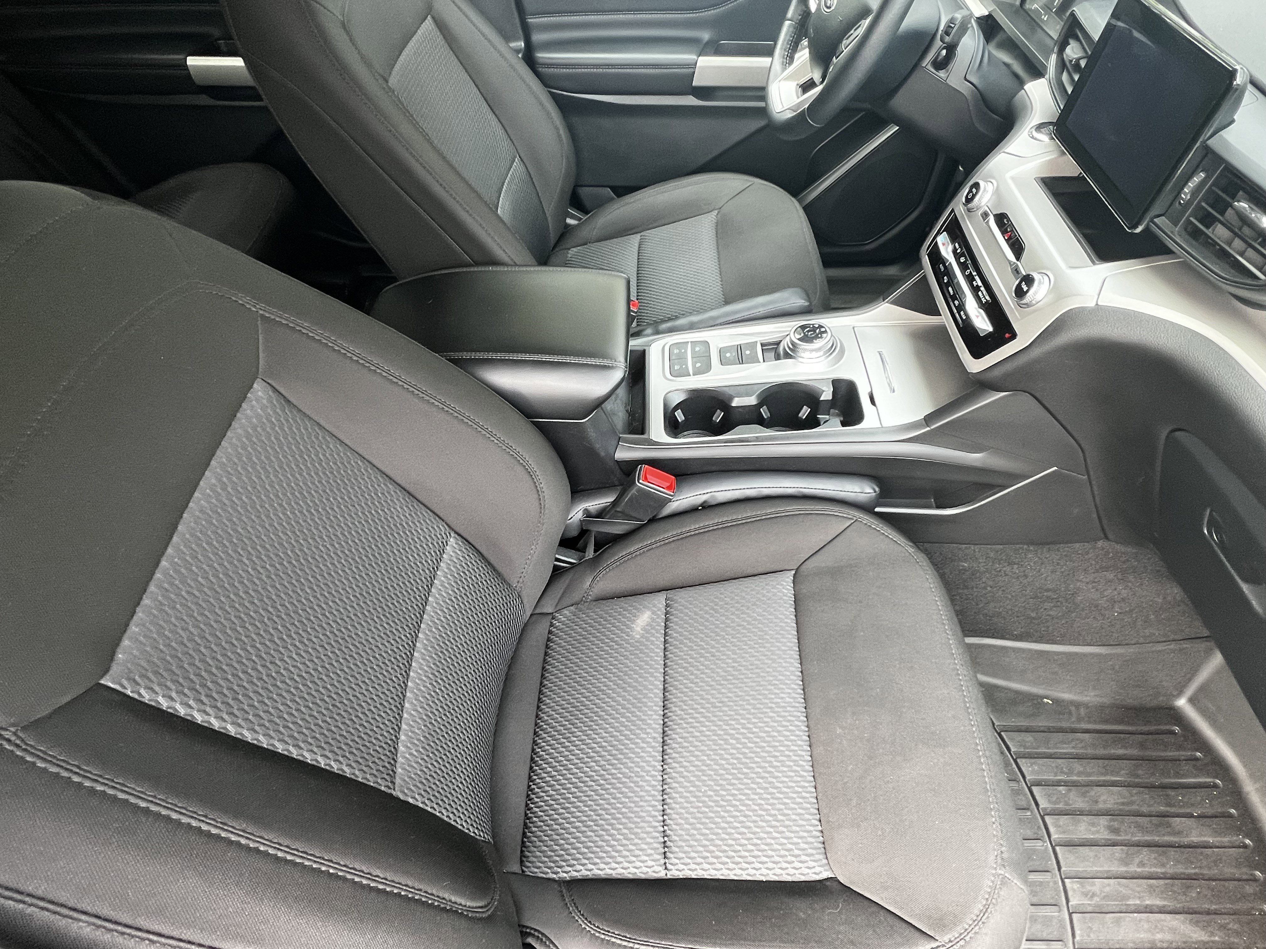 Used 2023 Ford Explorer XLT image 43