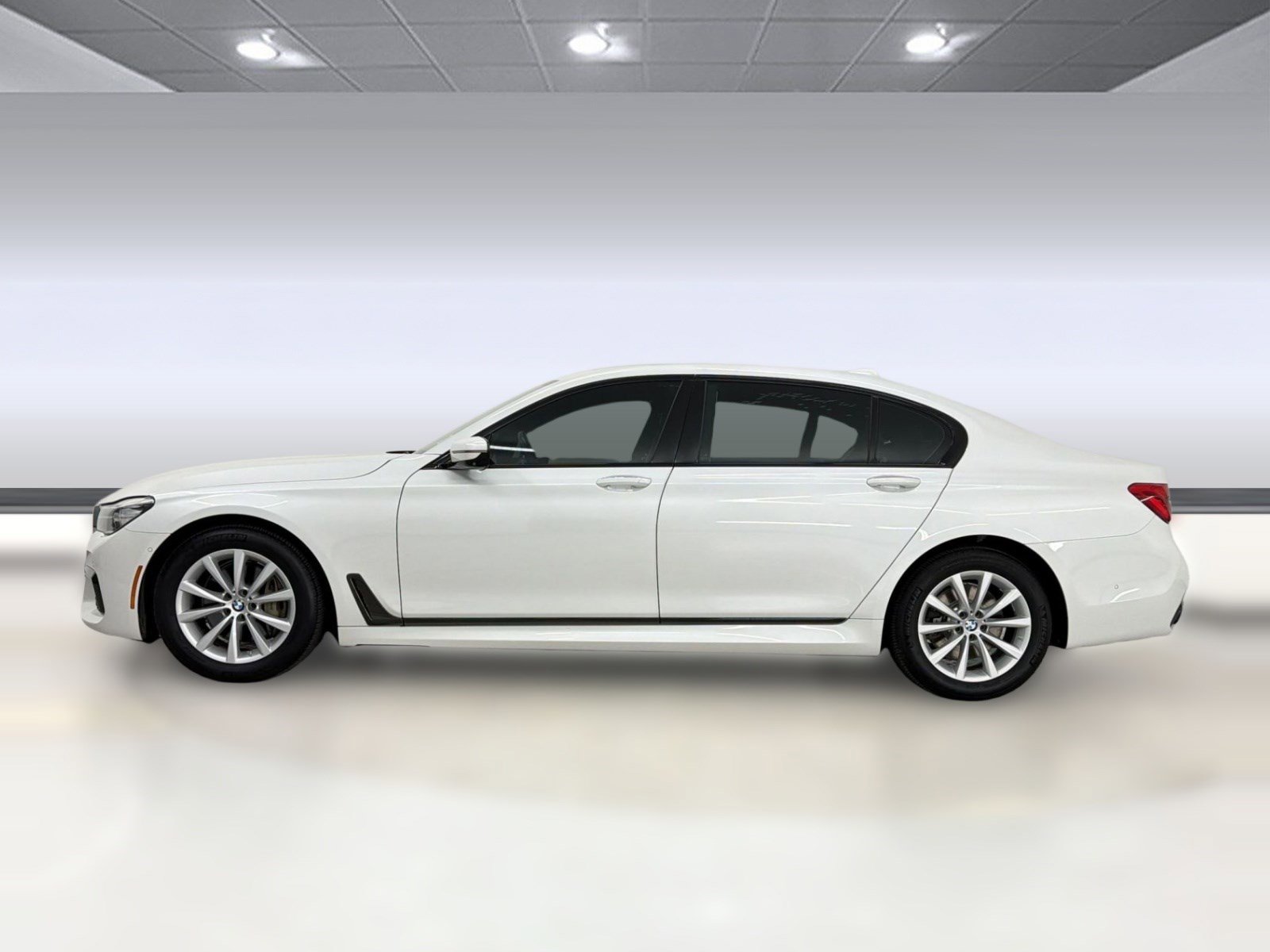Used 2019 BMW 740i w/ Executive Package RWD image 2