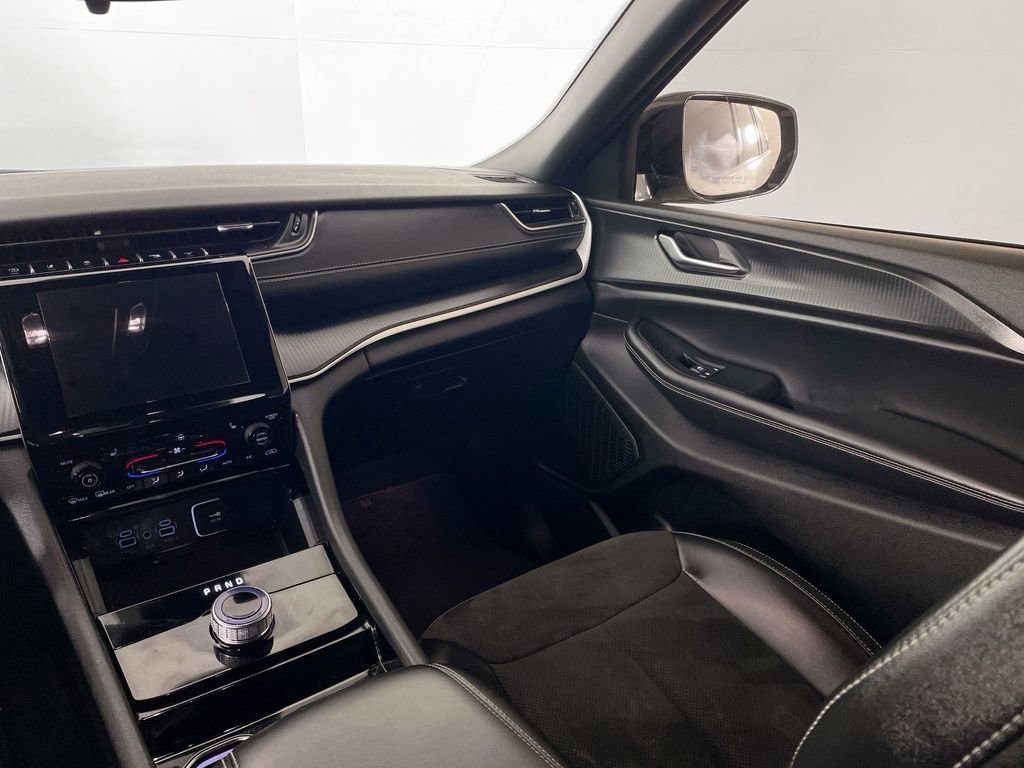 Used 2023 Jeep Grand Cherokee L Laredo image 35