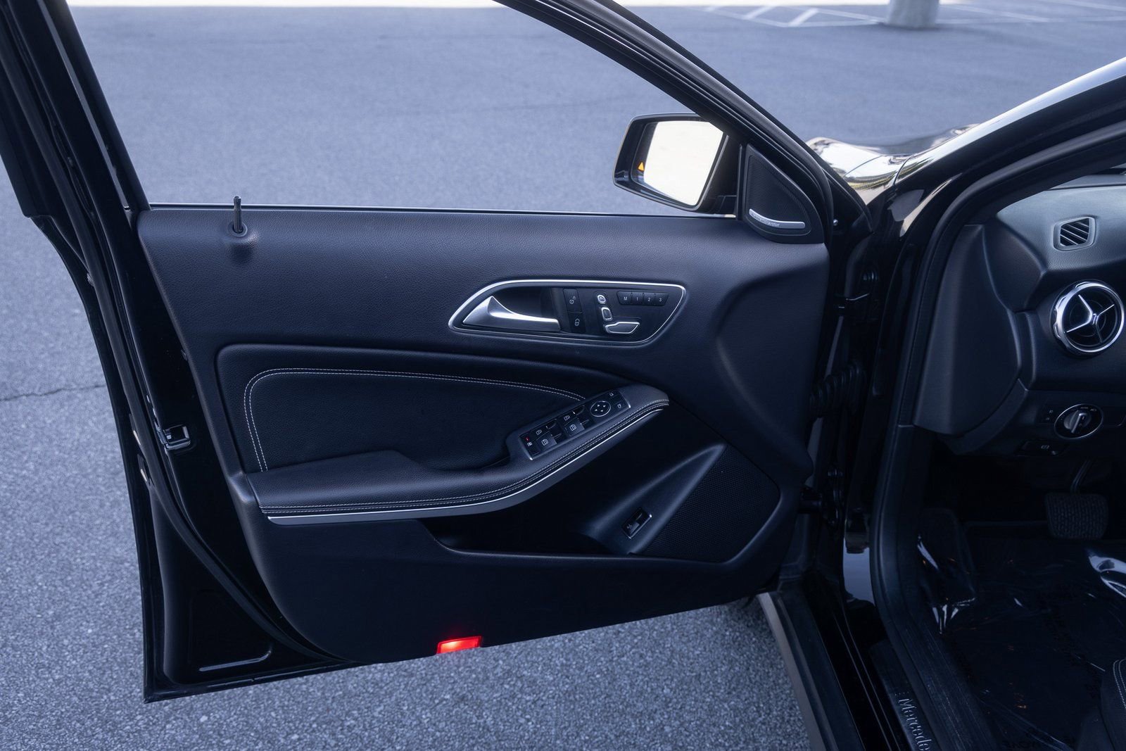 Used 2019 Mercedes-Benz GLA 250 4MATIC w/ Premium Package image 15