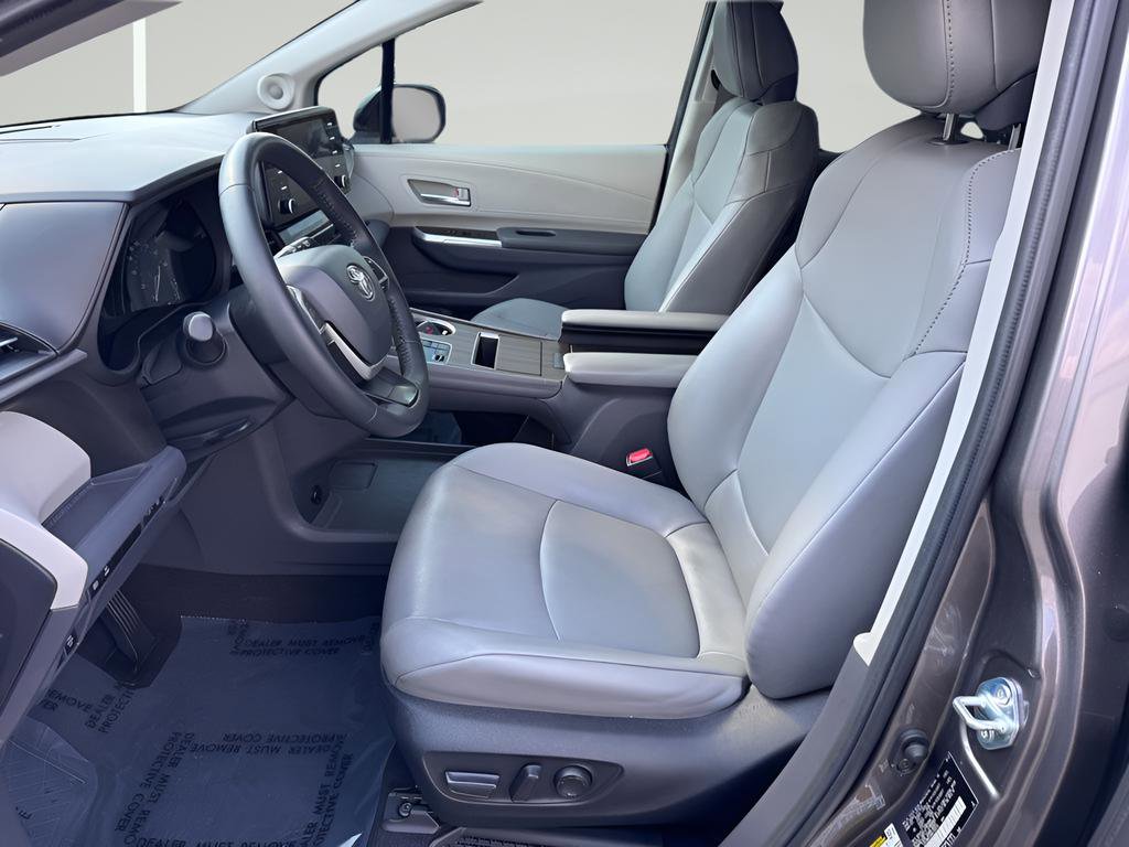 Used 2022 Toyota Sienna XLE w/ XLE Plus Package image 10