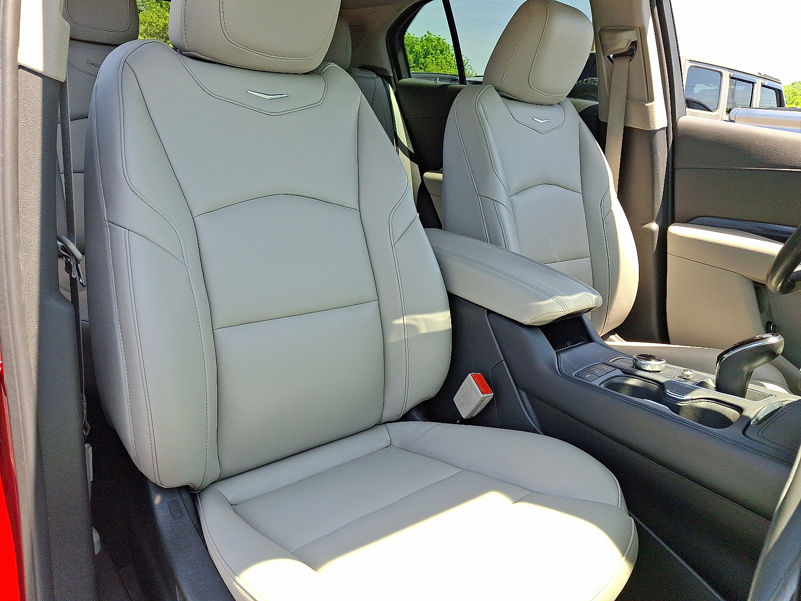Certified 2023 Cadillac XT4 Luxury w/ Cold Weather Package FWD image 19