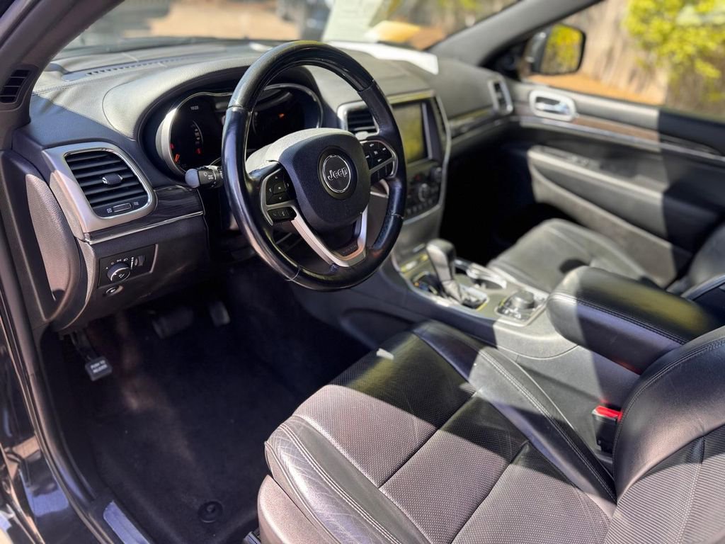 Used 2018 Jeep Grand Cherokee Overland AWD/4WD image 14