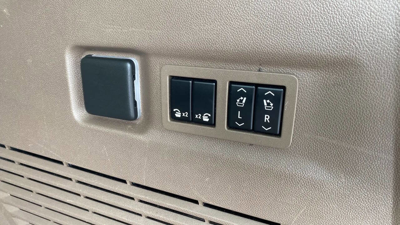 Used 2021 GMC Yukon XL Denali w/ Denali Premium Package image 34