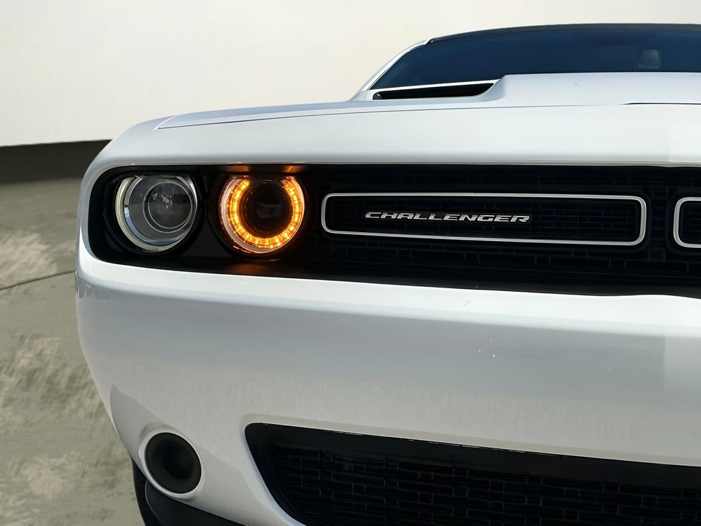 Used 2018 Dodge Challenger SXT image 14