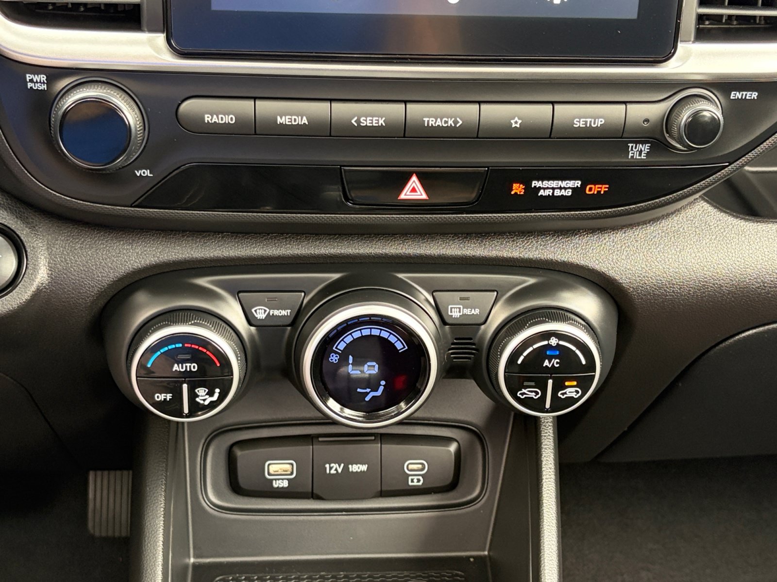 Used 2025 Hyundai Venue SEL FWD image 25