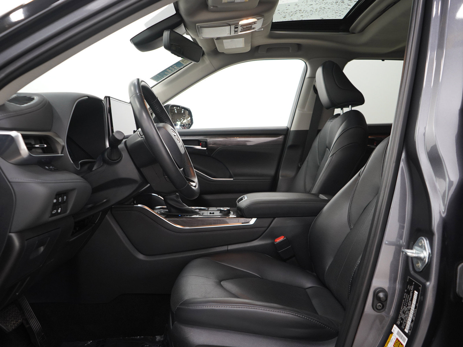 Used 2024 Toyota Highlander Limited AWD/4WD image 28