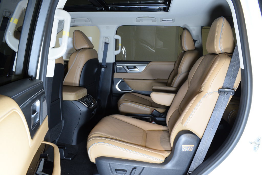 New 2027 INFINITI QX80 Luxe w/ Cargo Package AWD/4WD image 29