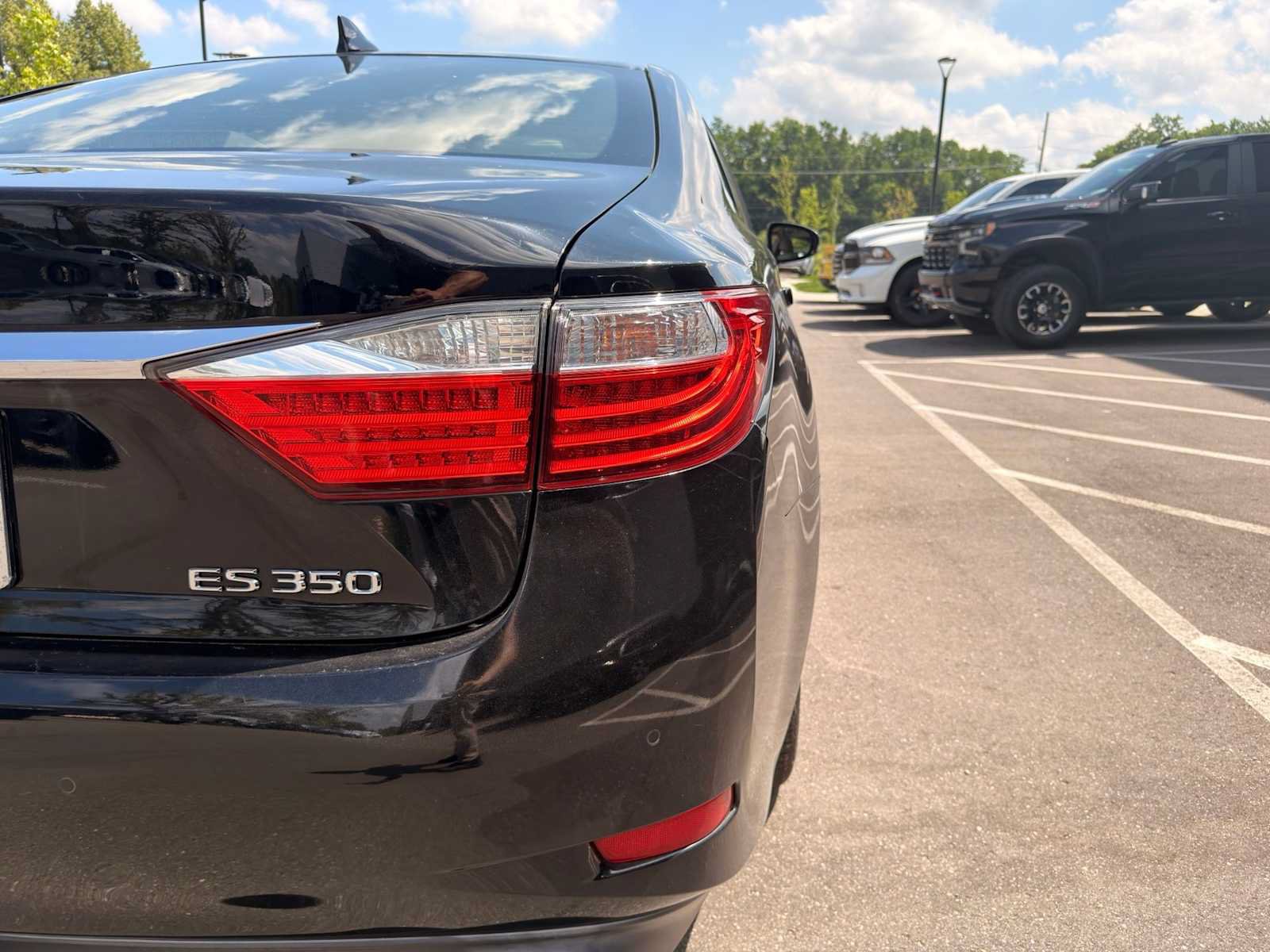 Used 2015 Lexus ES 350 w/ Luxury Package FWD image 8